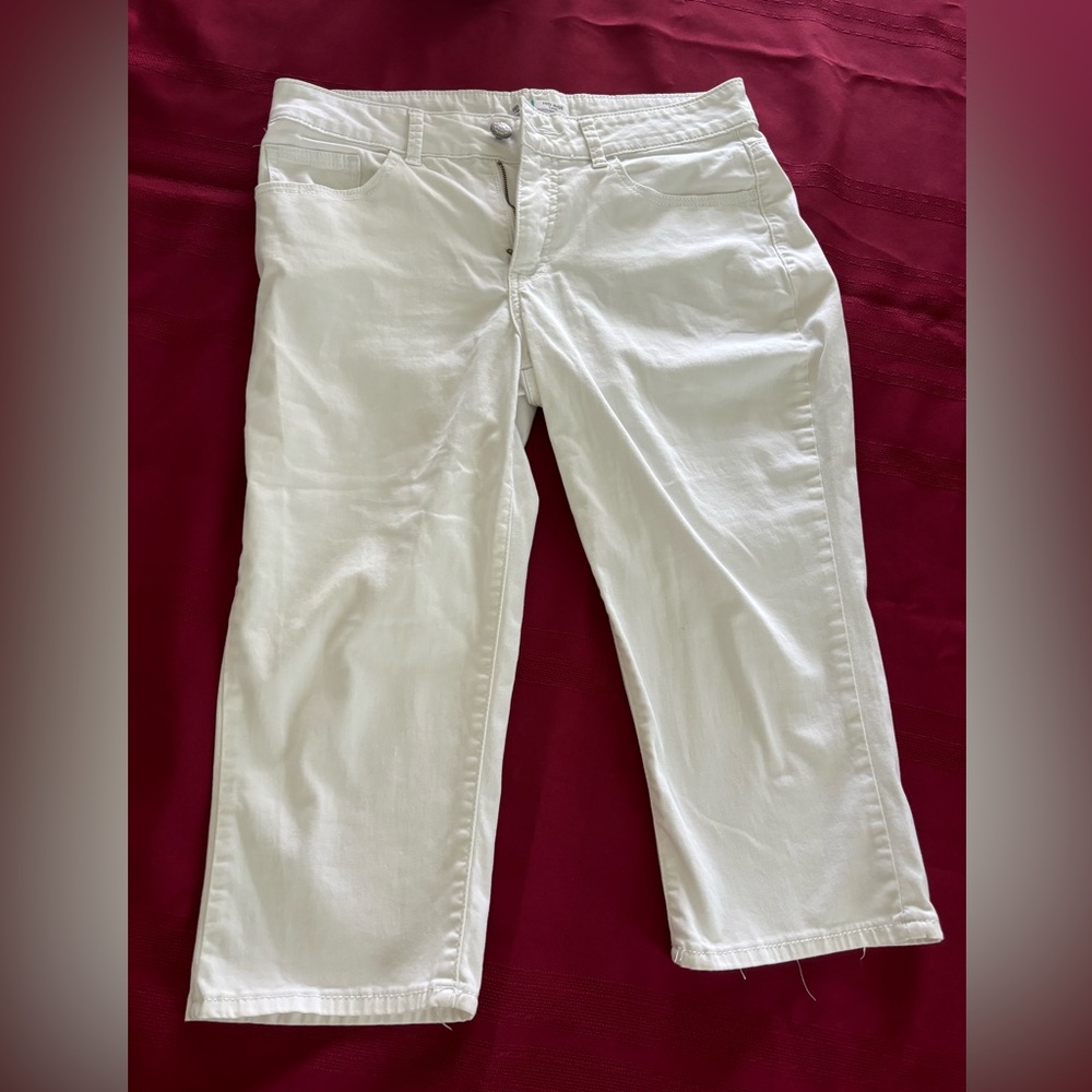 Riders by Lee- Mid-Rise Capri-White-Ladies Size -10M With pockets.Like new. - Picture 3 of 5